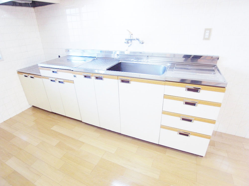 Kitchen. Ease UP of cooking in a large kitchen