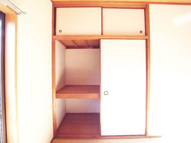 Receipt. Upper closet with storage space