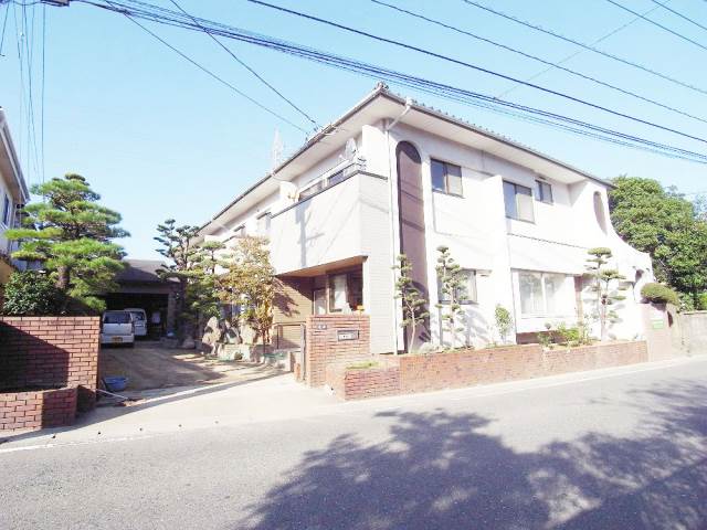 Building appearance. A quiet residential area pet breeding Allowed (* ^ _ ^ *)