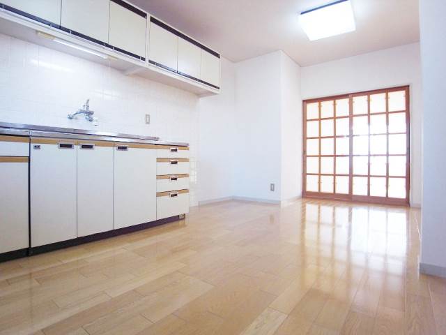 Living and room. Large living room of 12.5 quires also it's clean