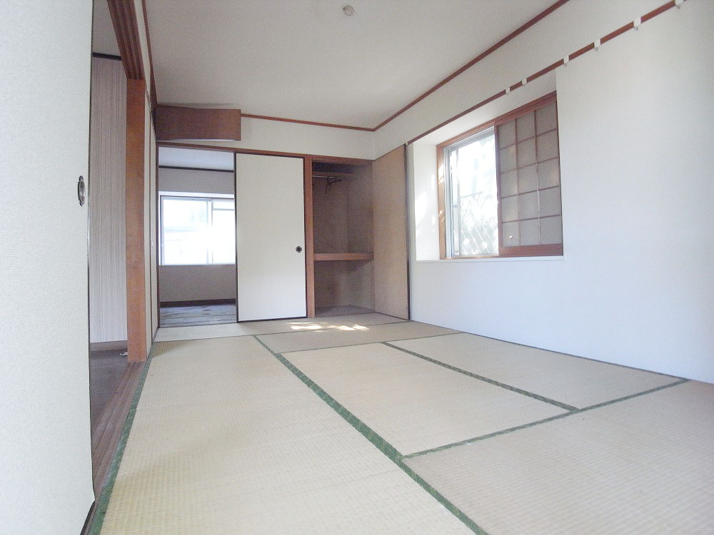 Other room space. 7.5 Pledge of bright Japanese-style spread in two planes lighting