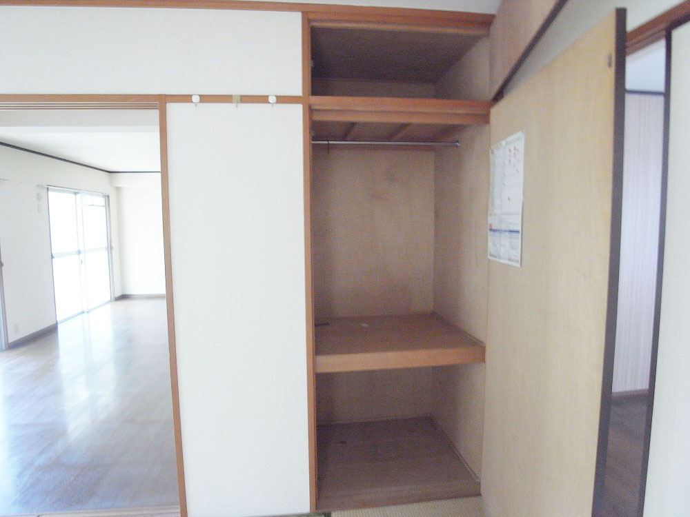 Receipt. Storage space that can closet way to use