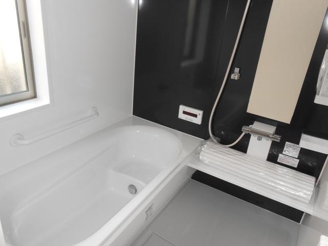 Model house photo. Heal the spacious bathroom daily fatigue of about 1 square meters size ☆