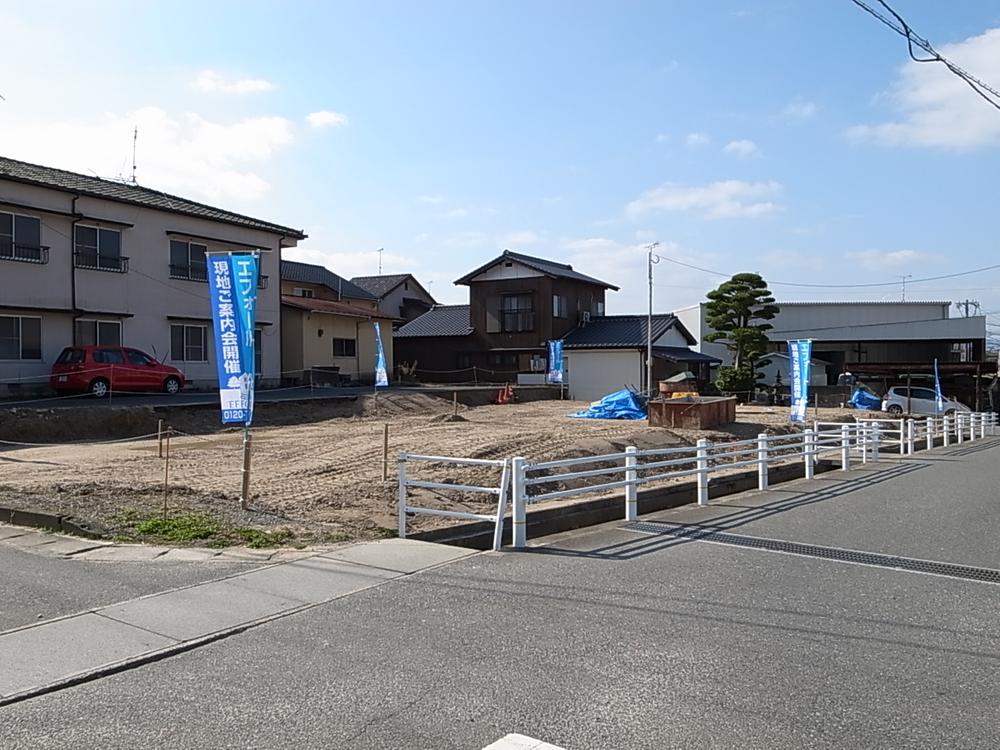 Local photos, including front road. Site spacious about 55 square meters! Wide on the south side ~ There is also a garden Io