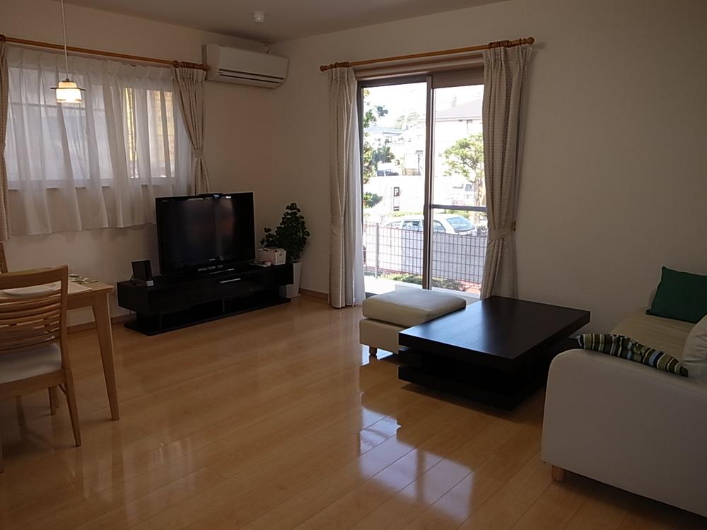 Model house photo. LDK is located in spacious about 16 Pledge