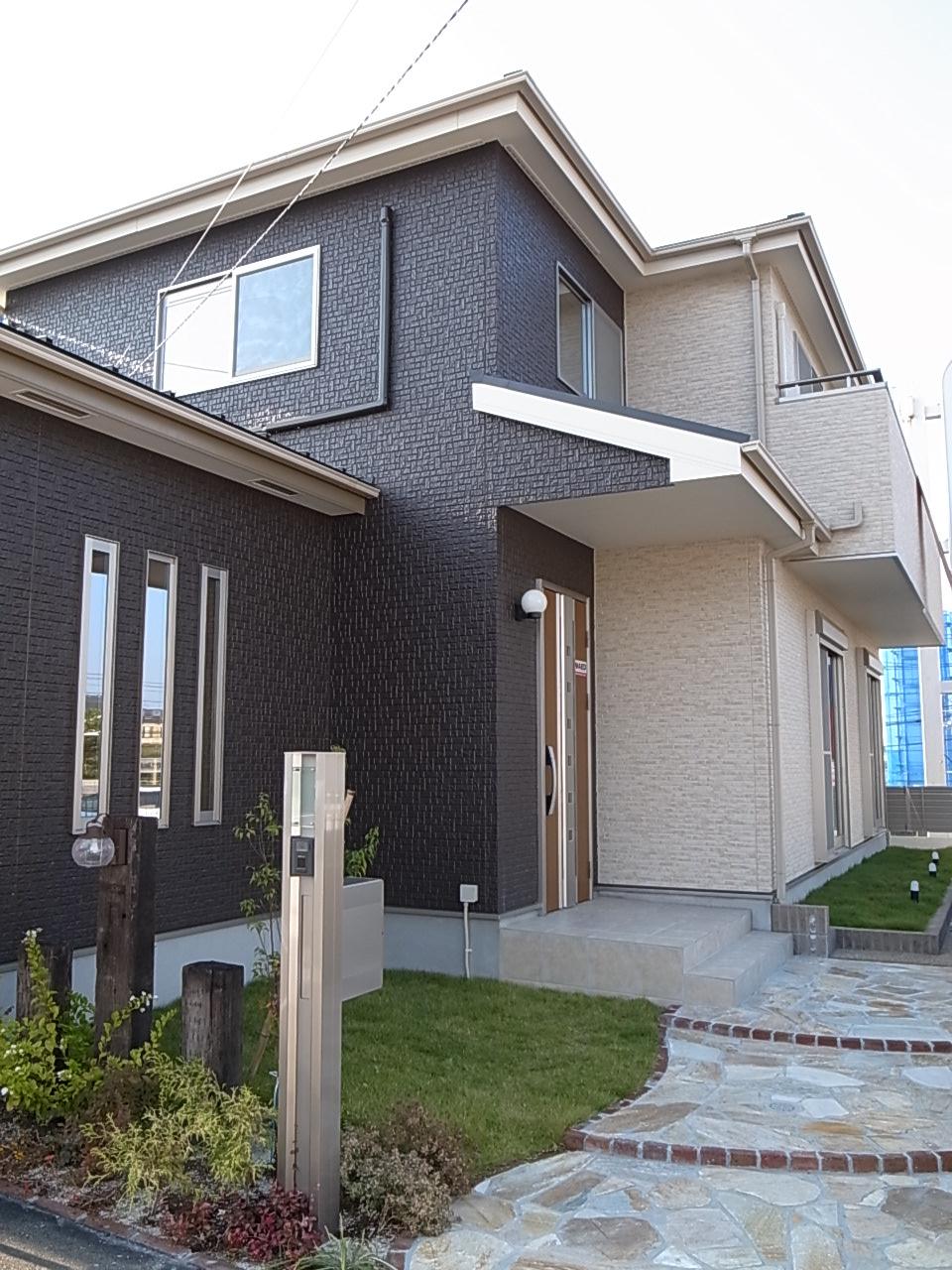 Model house photo. It was divided span the outer wall, Stylish appearance