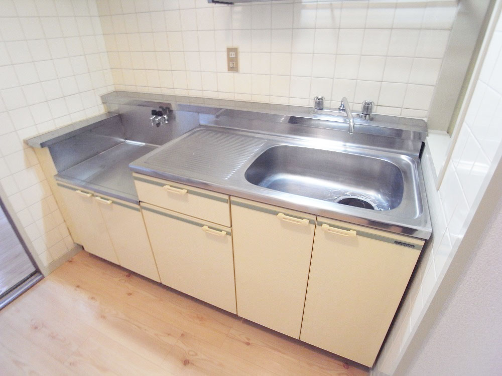 Kitchen. Spacious with wide kitchen adopted for the family