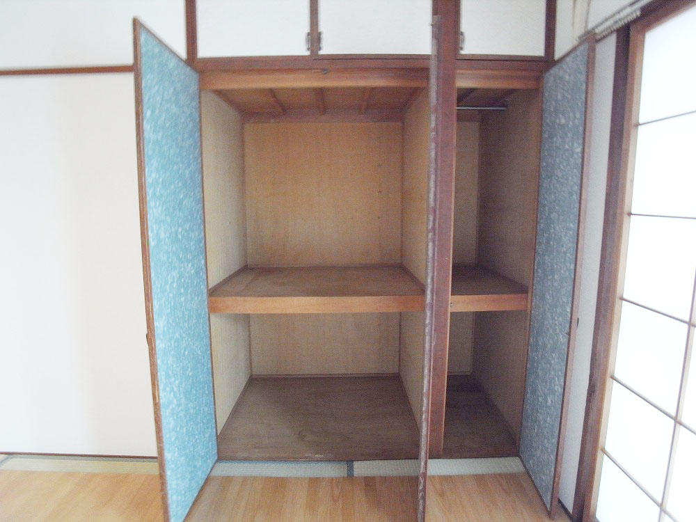 Receipt. Upper closet with storage space