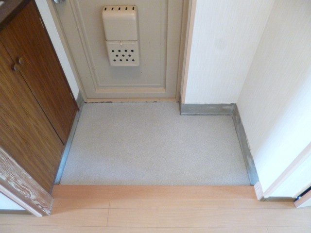 Entrance. This is the inverting type