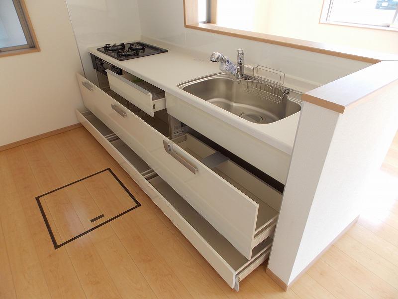 Same specifications photo (kitchen). Storage capacity is also'm not losing (^_^) /