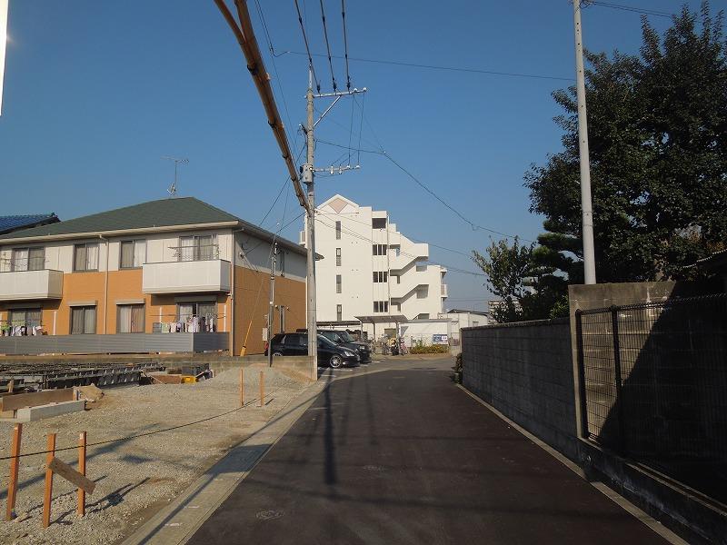 Local photos, including front road. Front road is also widely, This is useful because the traffic volume is small