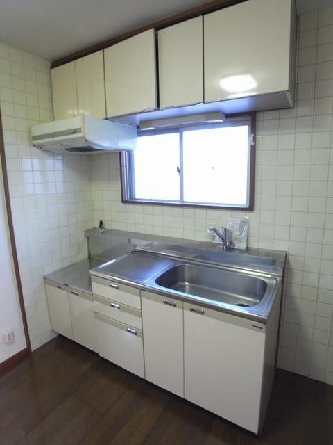 Kitchen. Spacious use kitchen.