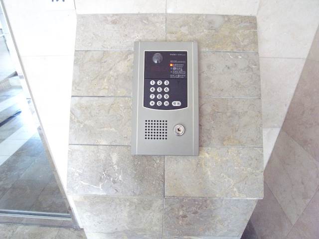 Security. King of crime prevention item ... auto lock also adopted