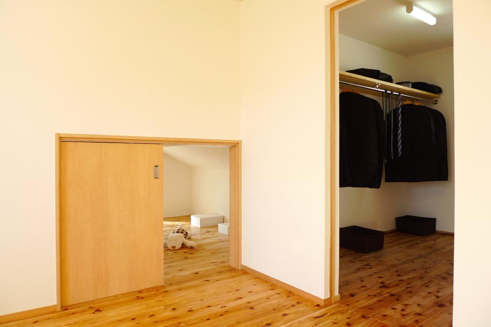 Receipt. The master bedroom is, Place the walk-in closet and attic storage (55 city blocks 7-10)