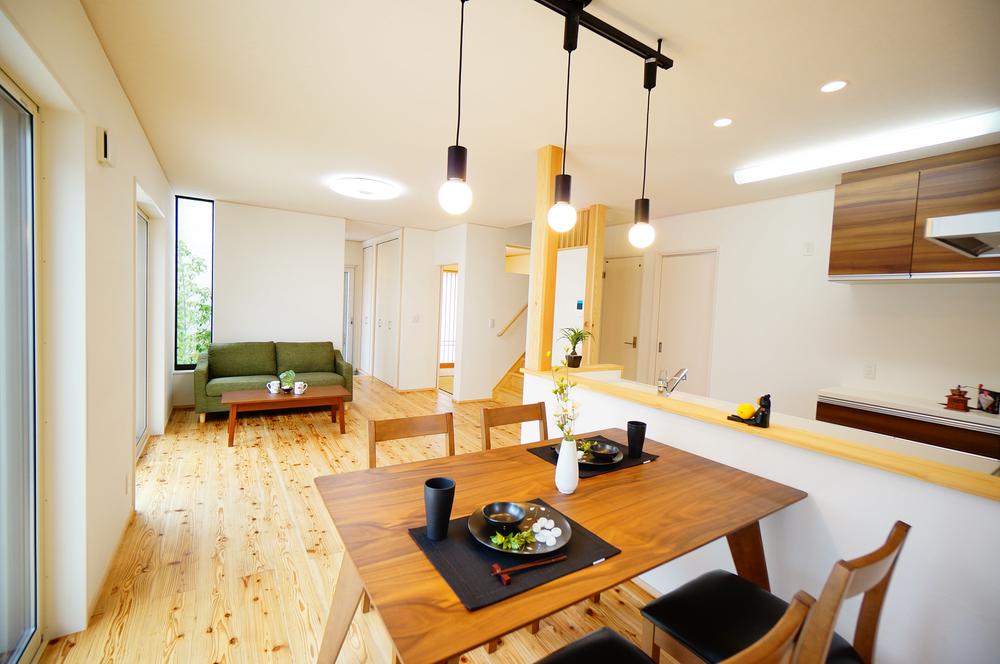 Living. Bright and pleasant living room you place the living and dining on the south side. Cedar solid floor you know the difference and walk barefoot try to come and experience! (58 city blocks 4-10)