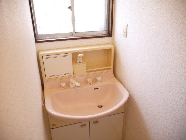 Other room space. Basin UP