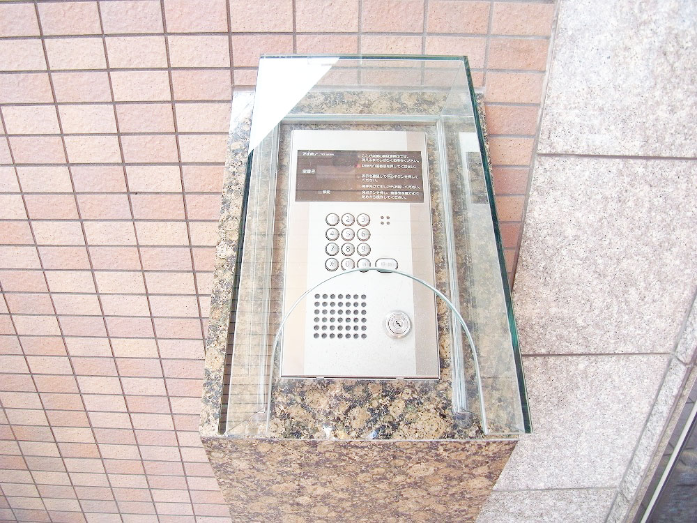 Security. King of crime prevention item ... Auto-lock equipped