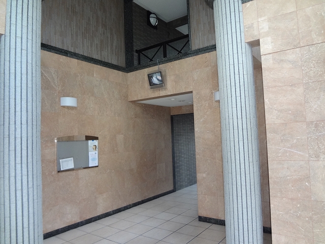 Entrance. Bright lobby