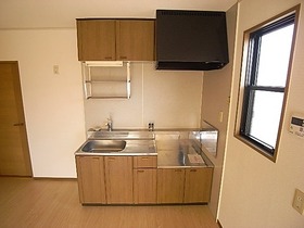 Kitchen.  ◆ There is a window on the side ◆