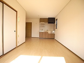 Living and room.  ◆ 12 Pledge a wide LDK ◆