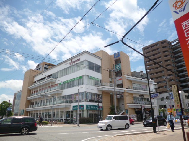 Supermarket. 500m to Sunny Shirakihara store (Super)