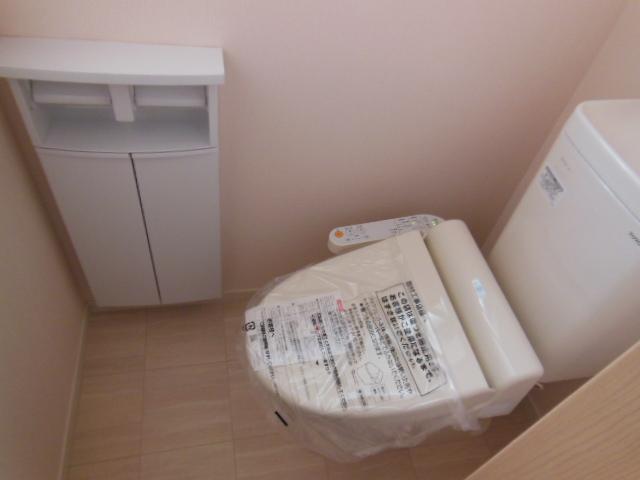 Toilet. Indoor (September 2013) Shooting