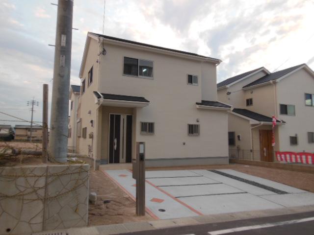 Local appearance photo. Local (10 May 2013) taken No. 2 location appearance