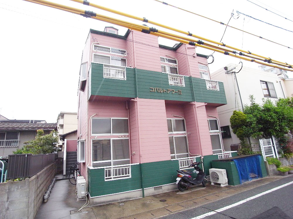 Building appearance. Casual appearance of the shade