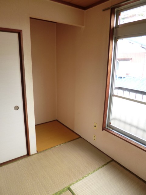 Other room space. Plates Ali!