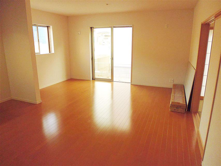 Living. Bright and wide over have living