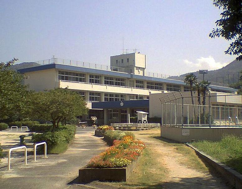 Primary school. Oshiro 490m walk about 7 minutes to elementary school