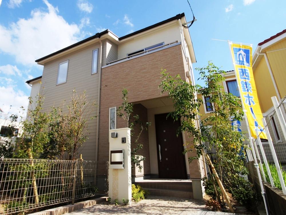 Local appearance photo. Local (10 May 2013) taken No. 2 location