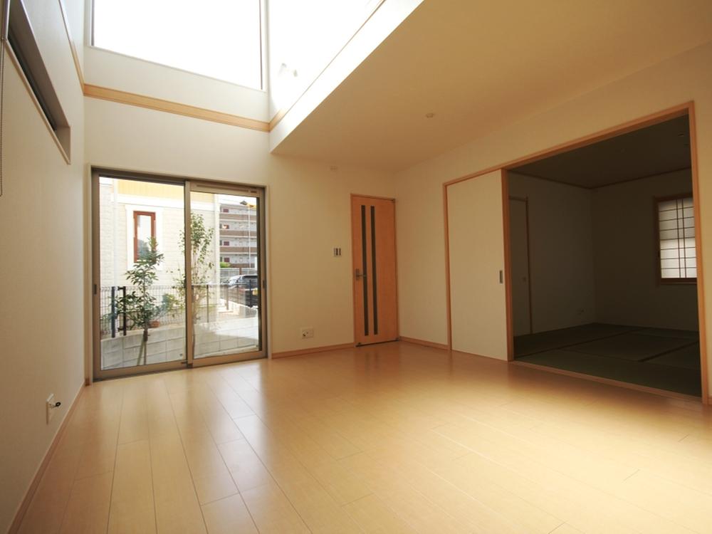 Living. Indoor (10 May 2013) taken No. 2 location