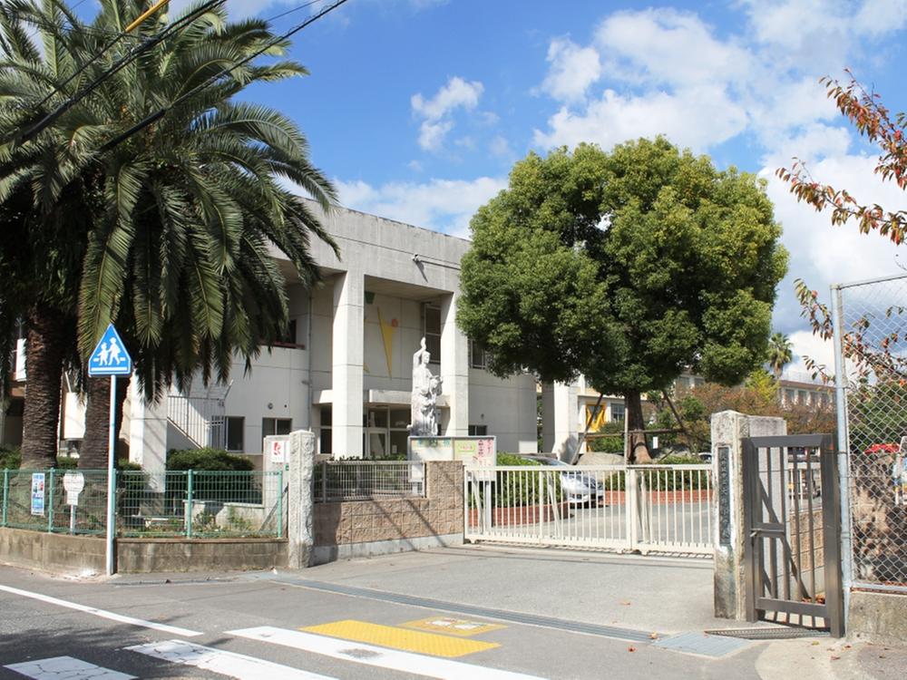 Primary school. 250m up to municipal Ohno Elementary School