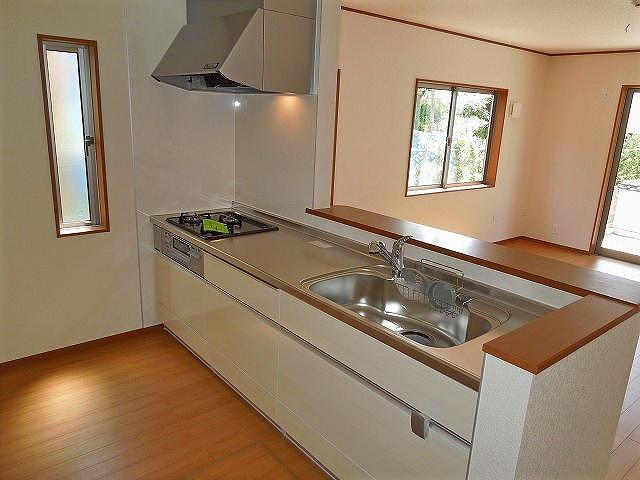 Same specifications photo (kitchen). System kitchen (^_^) /  A height of approximately 85 centimeters, Width is located about 255 centimeters (^_^) / ~ It is a water purifier with a faucet (^_^) / ~