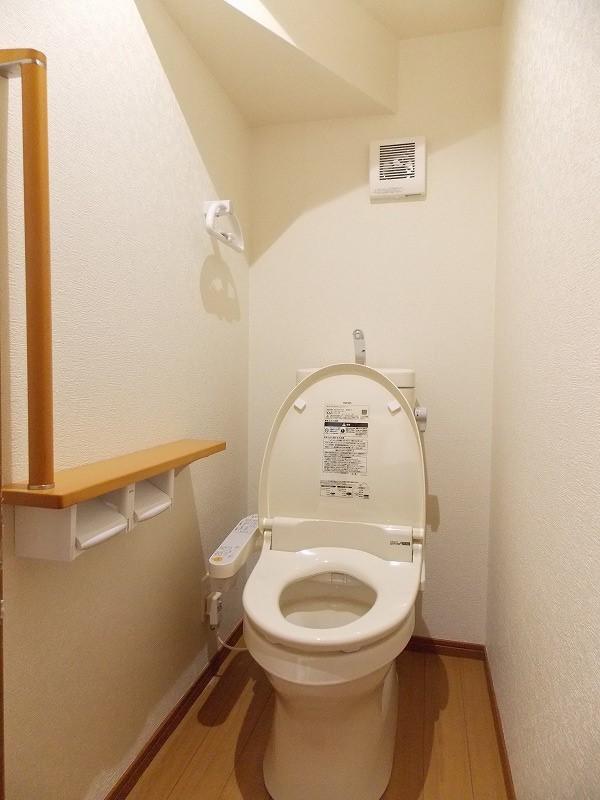 Toilet. Bidet and toilet seats, Deodorization function is standard equipment