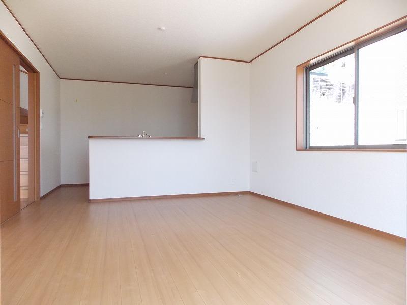 Same specifications photos (living). Since the face-to-face is the kitchen More, You can talk with wife in dishes Is popular as a communication can be achieved floor plan with your family! (^^)!