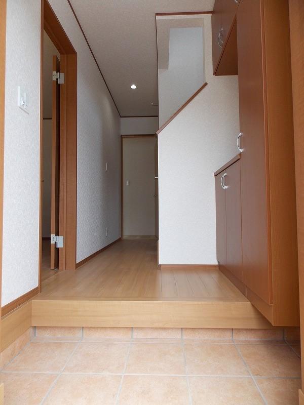 Entrance. Entrance is (^_^) / ~ Entrance of new construction, Because even brighter specification facilities new atmosphere, So there is a feeling of cleanliness is good feeling ~ (^_^) / ~