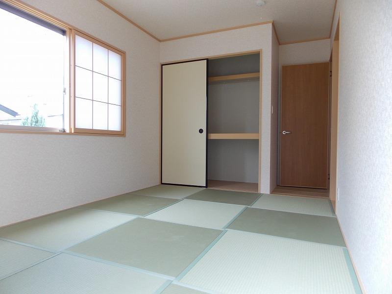 Same specifications photos (Other introspection). Is a Japanese-style room It is useful to have a little Japanese-style room at the time of visitor (^_^) /