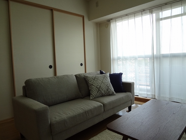 Living and room. Per diem good living! ! 