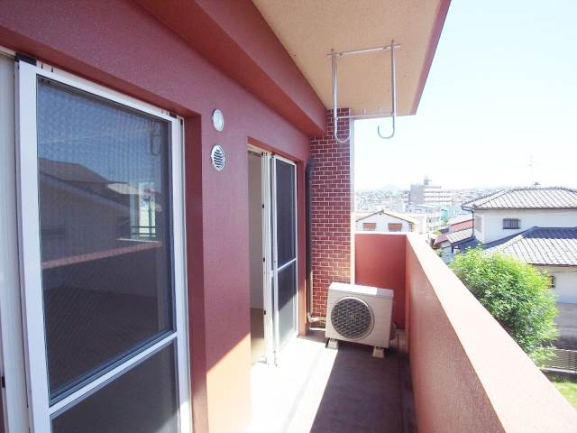 Balcony. Per yang, Ventilation is good