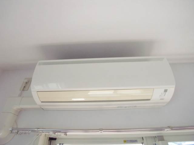 Other Equipment. Temperature control in the room Please leave