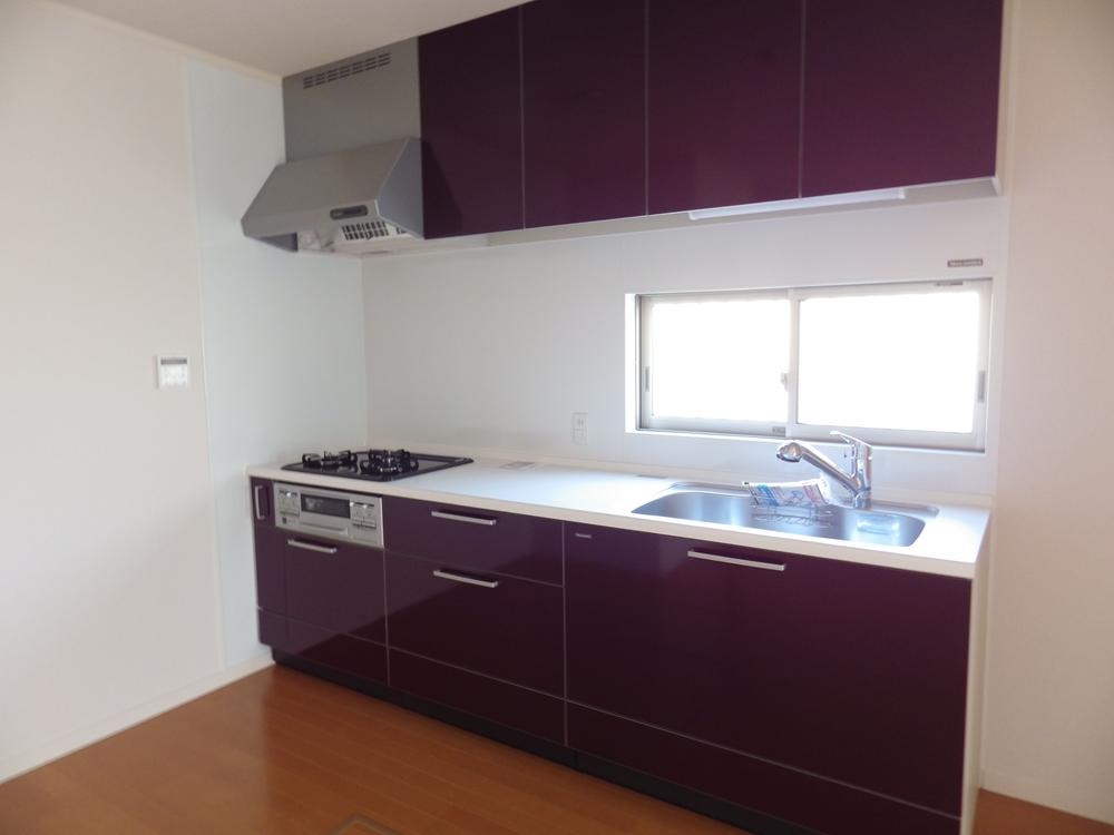 Kitchen. Stove comes with a 3-neck in the system Kitchen.