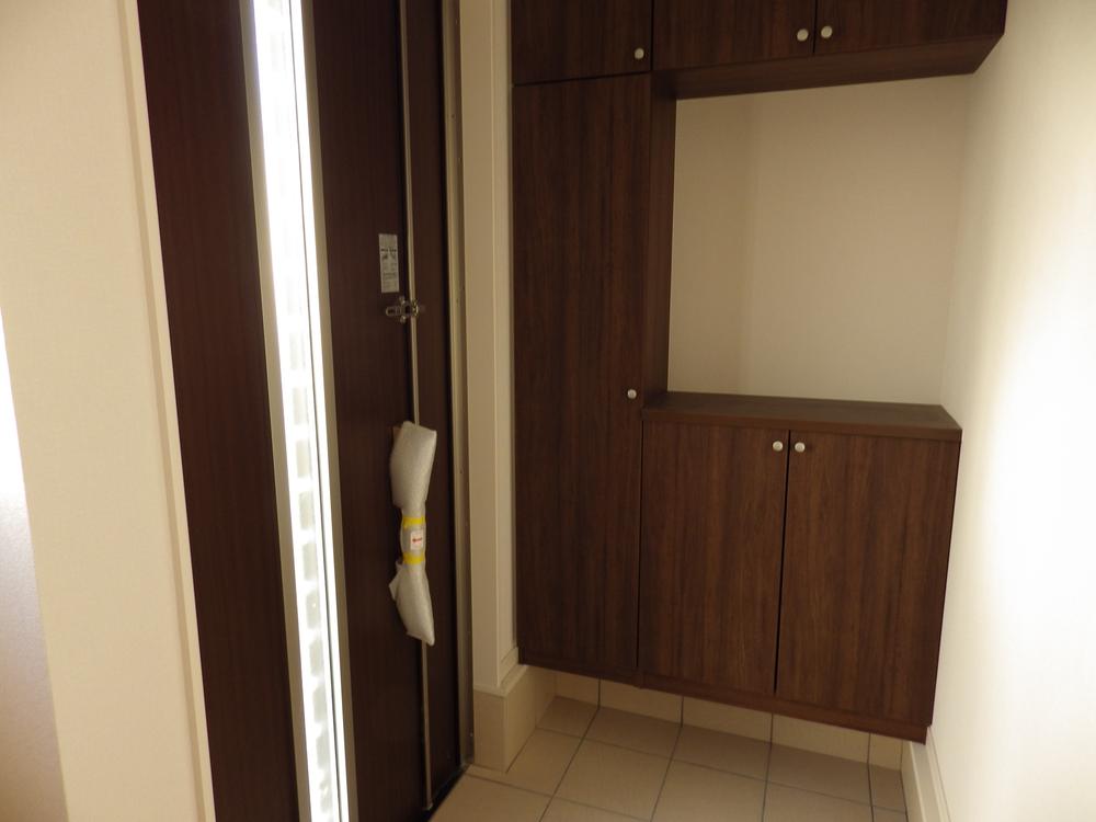 Entrance. Entrance of the shoe box