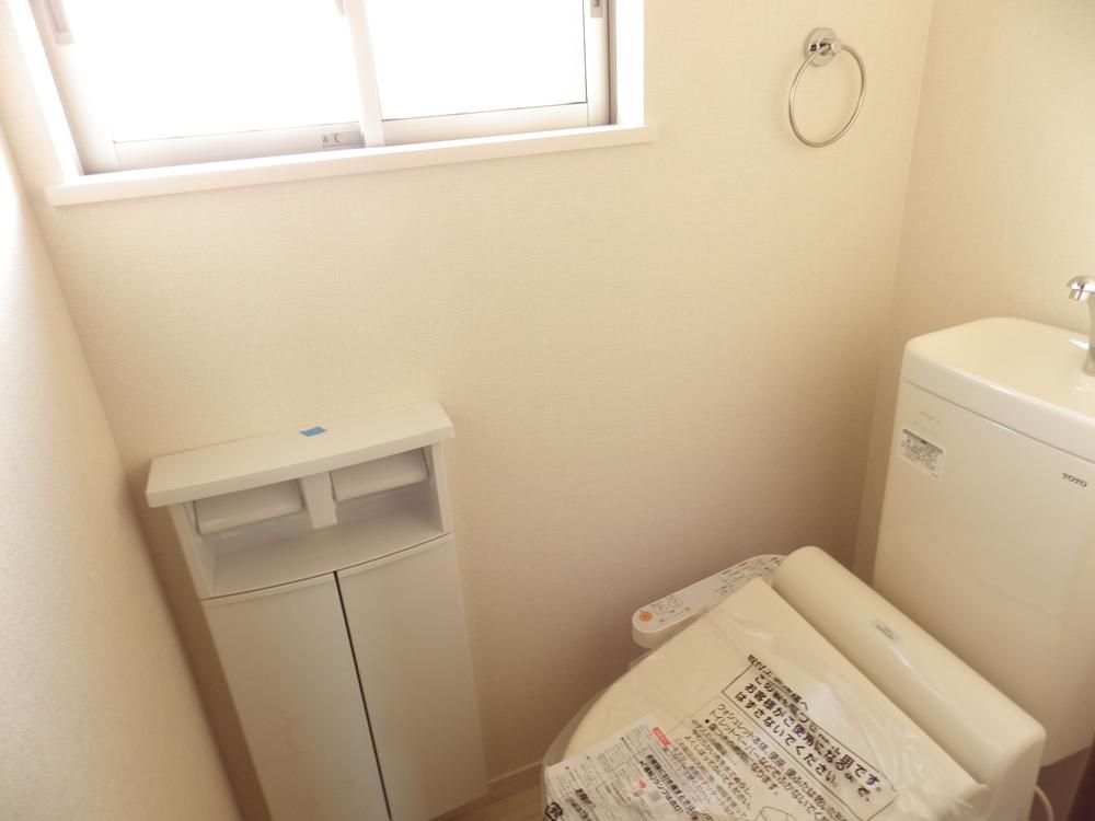 Toilet. Indoor (10 May 2013) Shooting