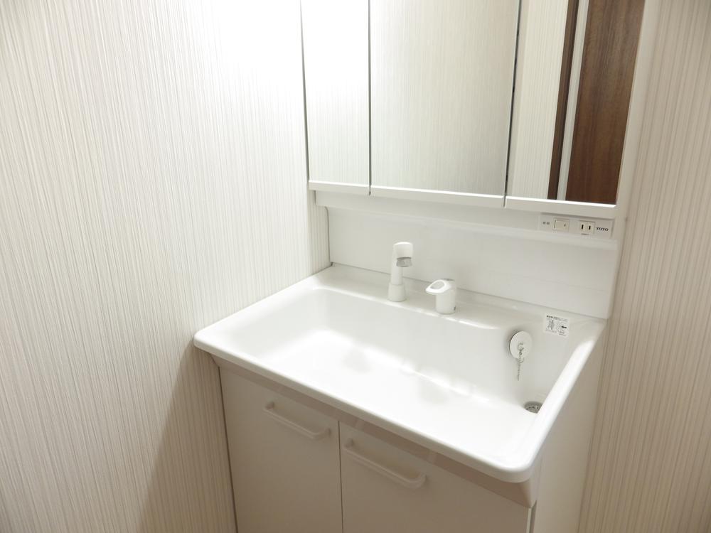 Wash basin, toilet. Bathroom vanity