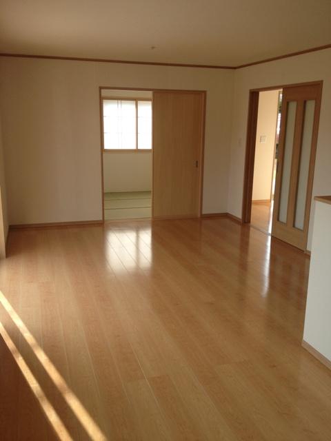 Same specifications photos (living). It is different from the real thing.