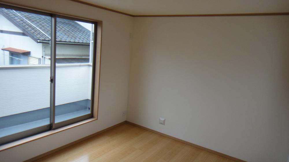 Non-living room. It is different from the real thing.