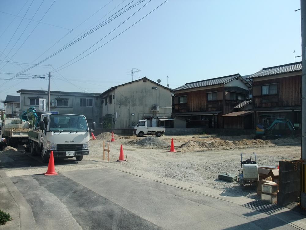 Local photos, including front road. Local shooting (September 2013)