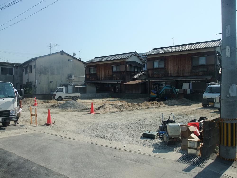 Local photos, including front road. Local shooting (September 2013)